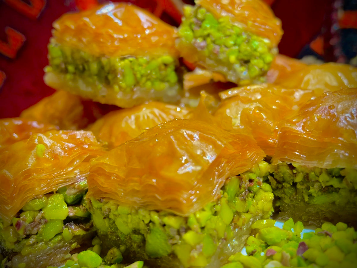 بقلاوة بالفستق الحلبي الفاخر - Lyxig pistagebaklava متوفرة بأحجام 500g و 1000g - Verona Sweets